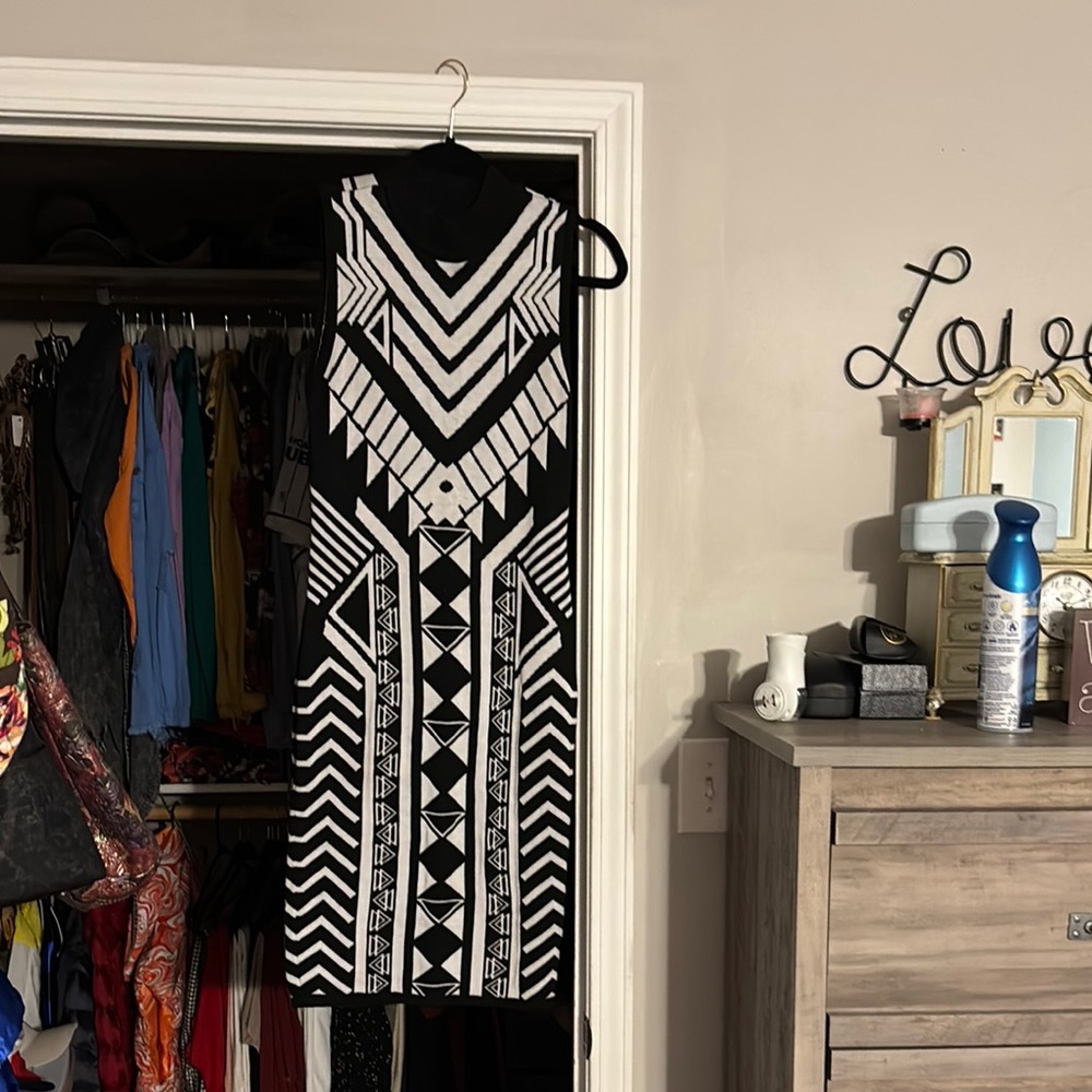 Derek Heart Black and White Midi Dress with Geometric Chevron Design
